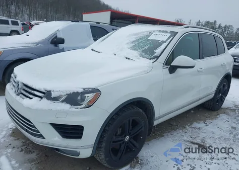 2017 Volkswagen Touareg V6 Wolfsburg Edition z USA, uszkodzony, nr VIN WVGRF7BPXHD003710